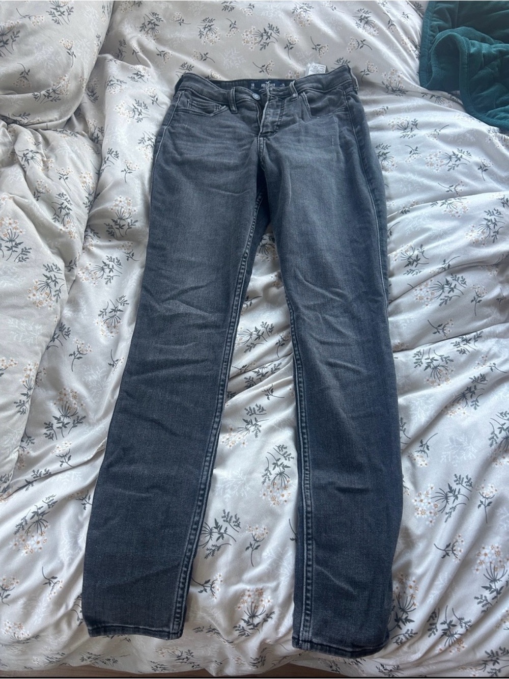 Hollister High-Rise Skinny Jeans in Washed Black